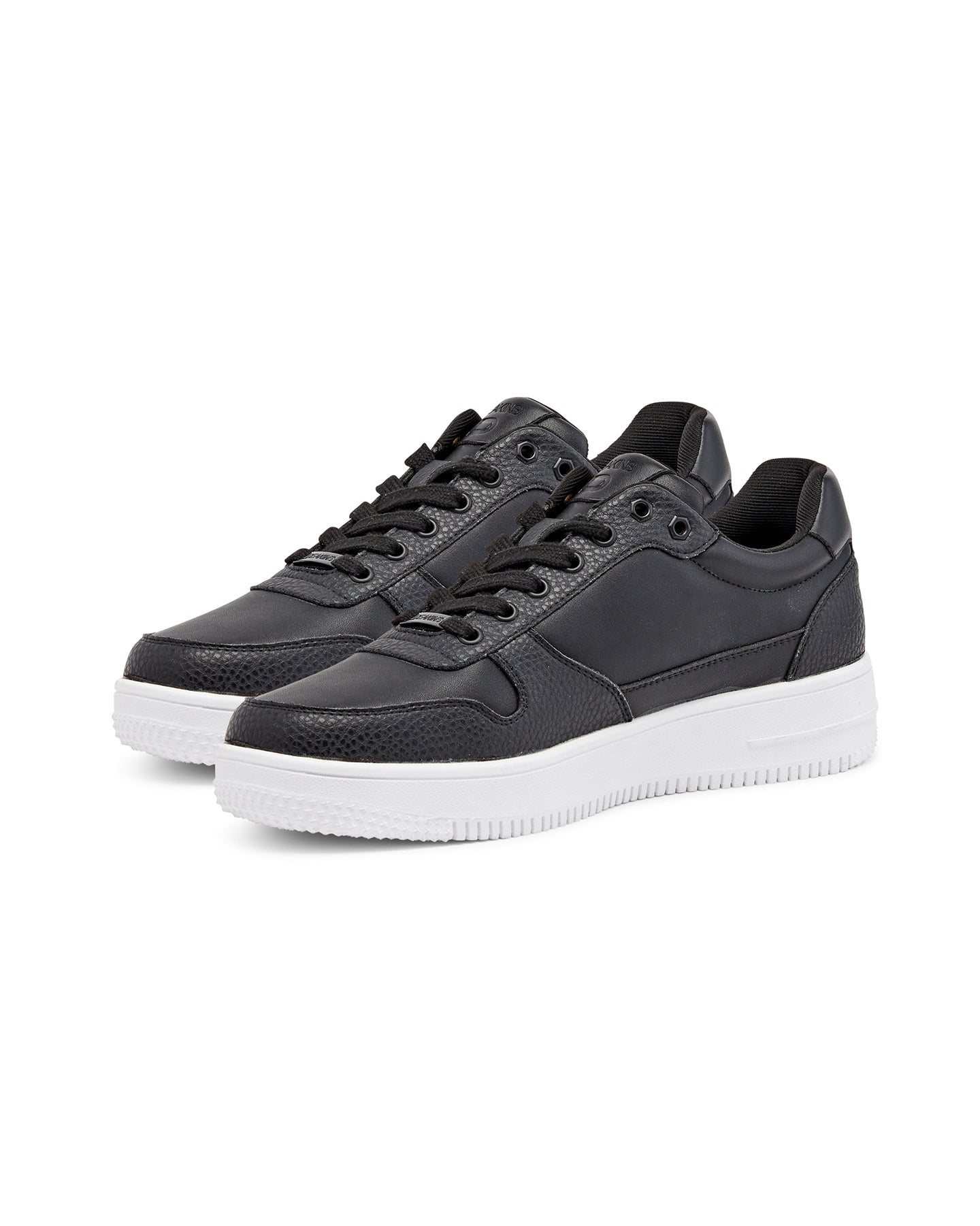 Maveric Black/White