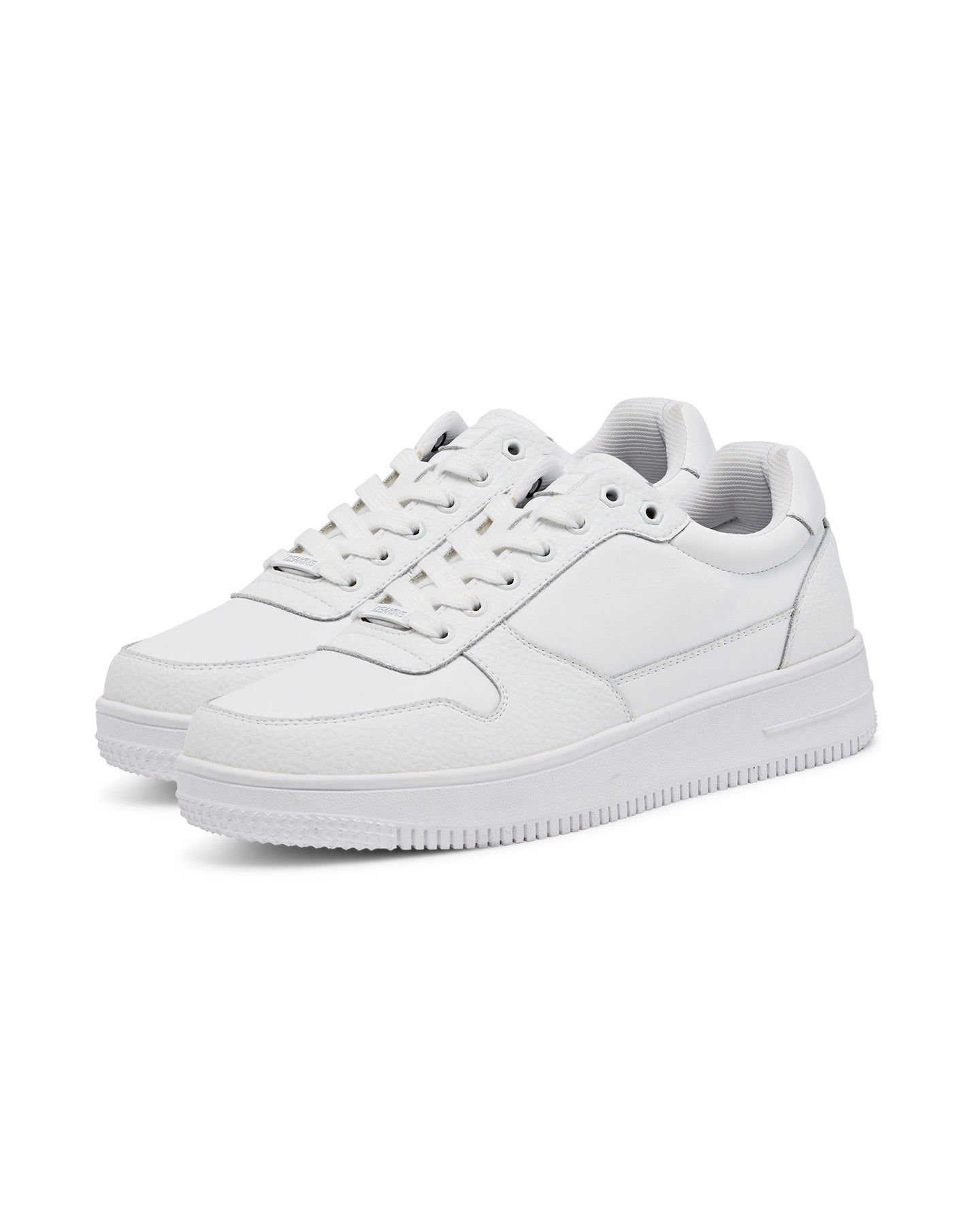 Maveric Triple White