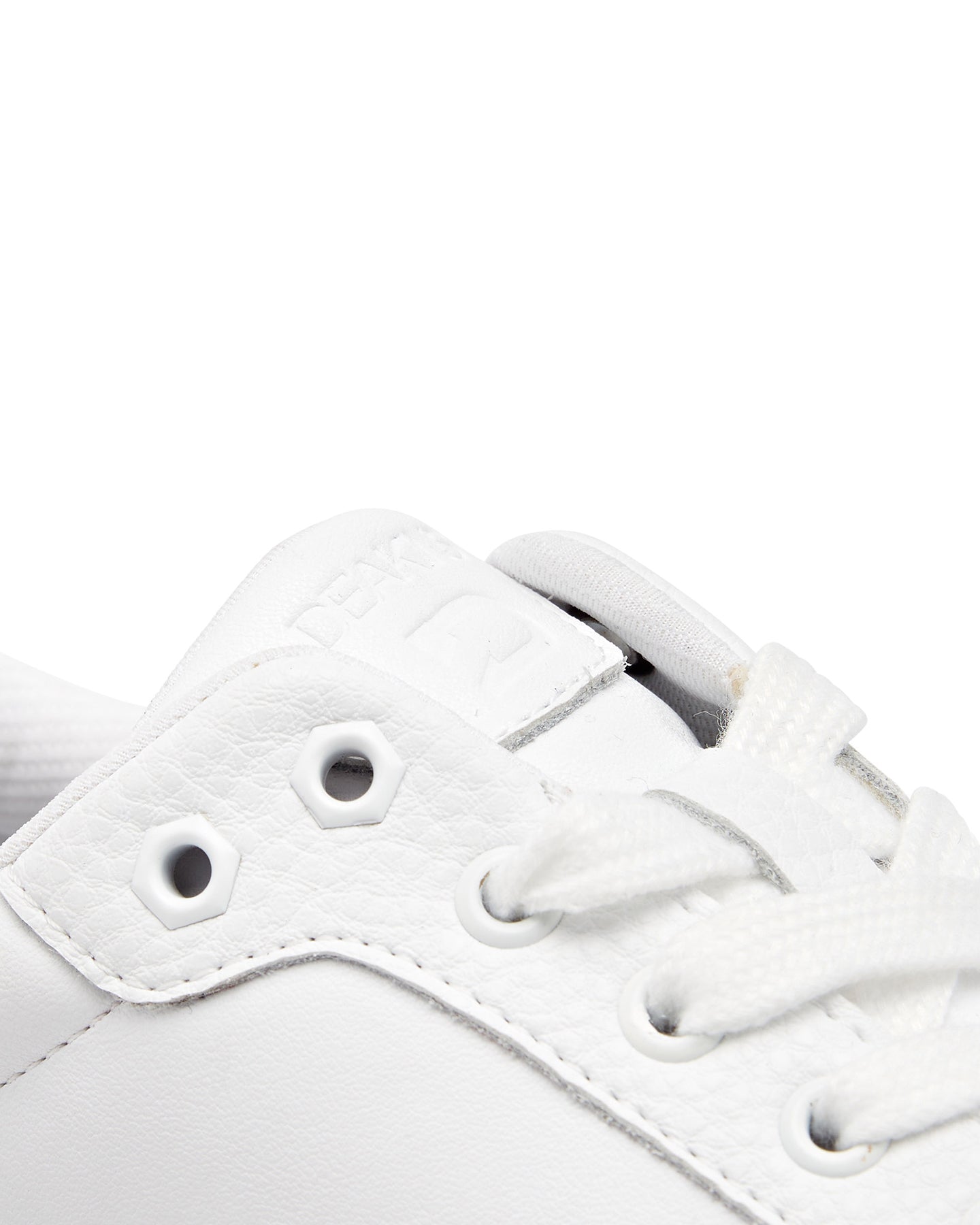 Maveric Triple White