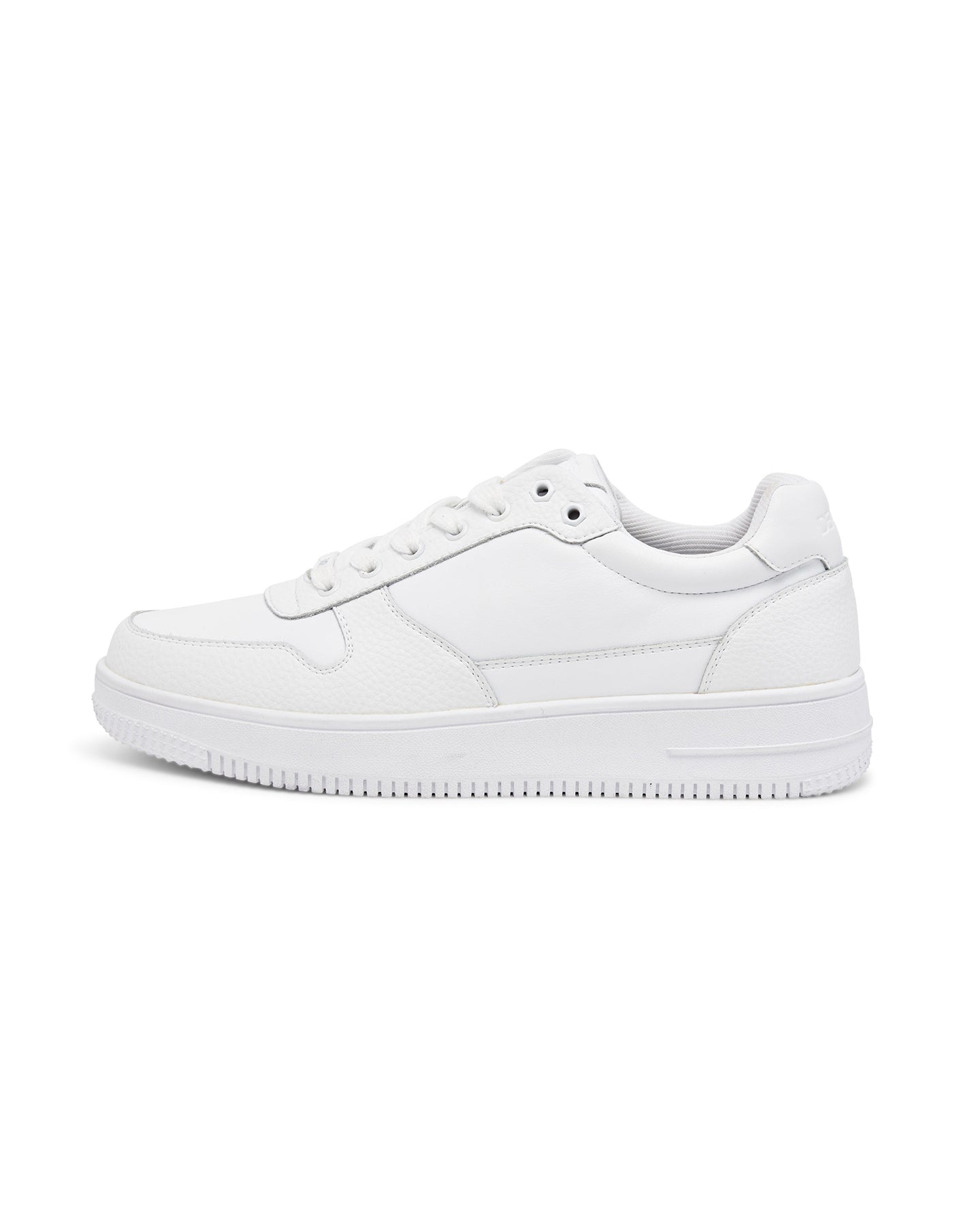 Maveric Triple White