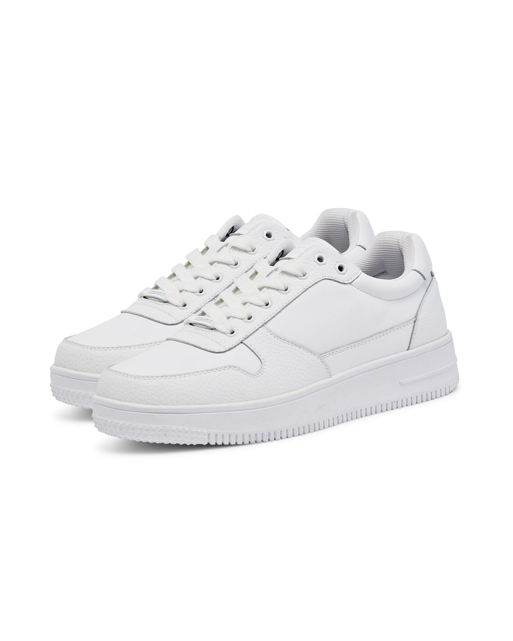 Maveric Triple White