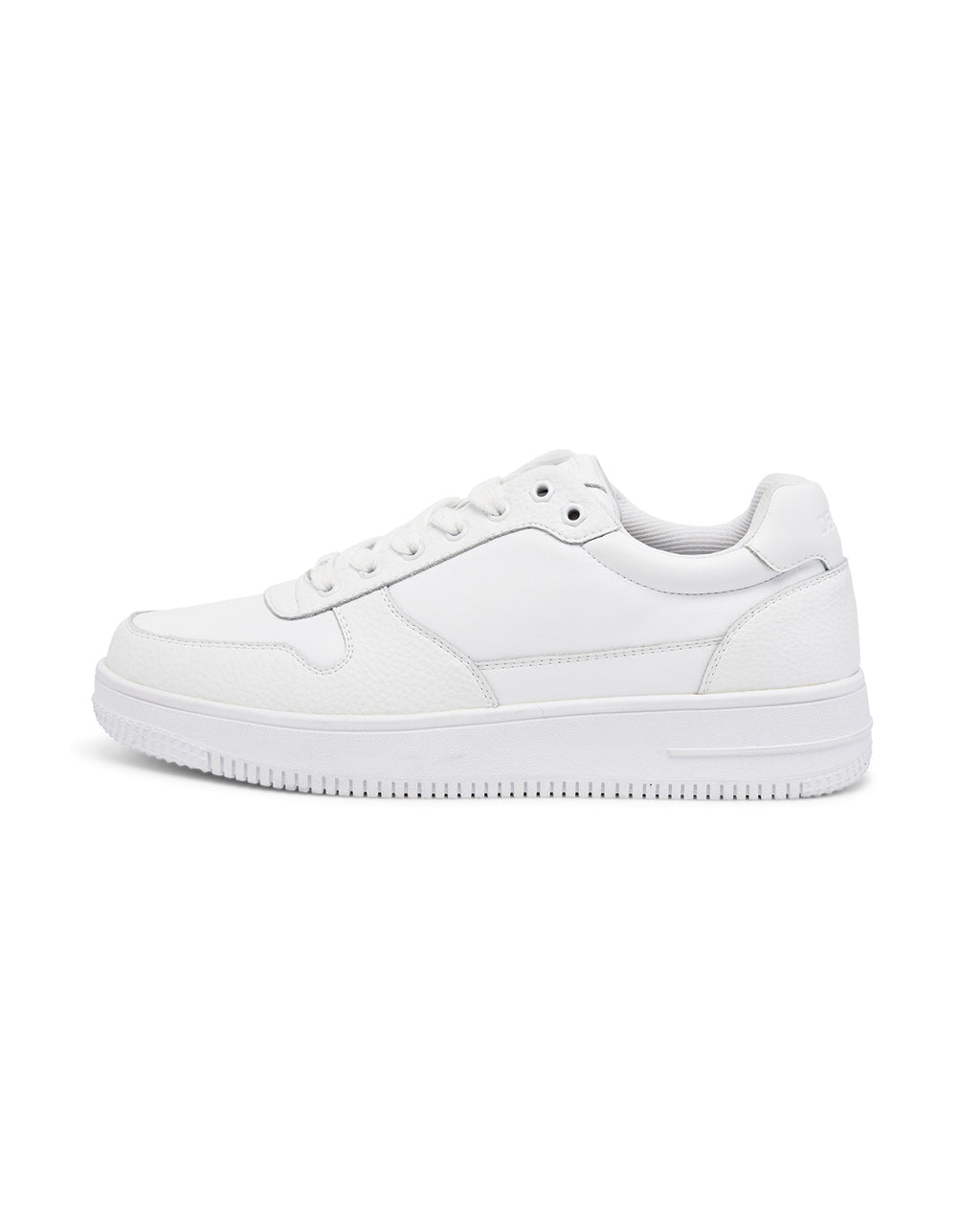 Maveric Triple White